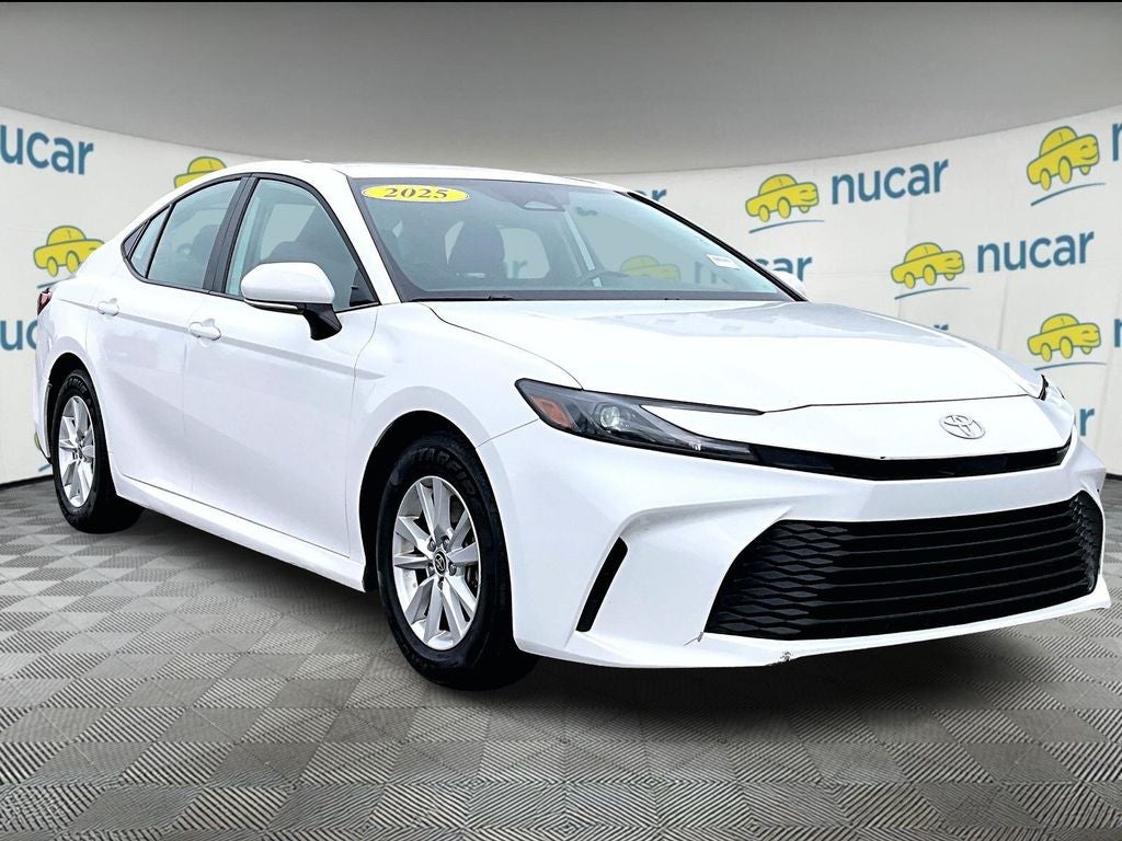 2025 Toyota Camry LE (SE)