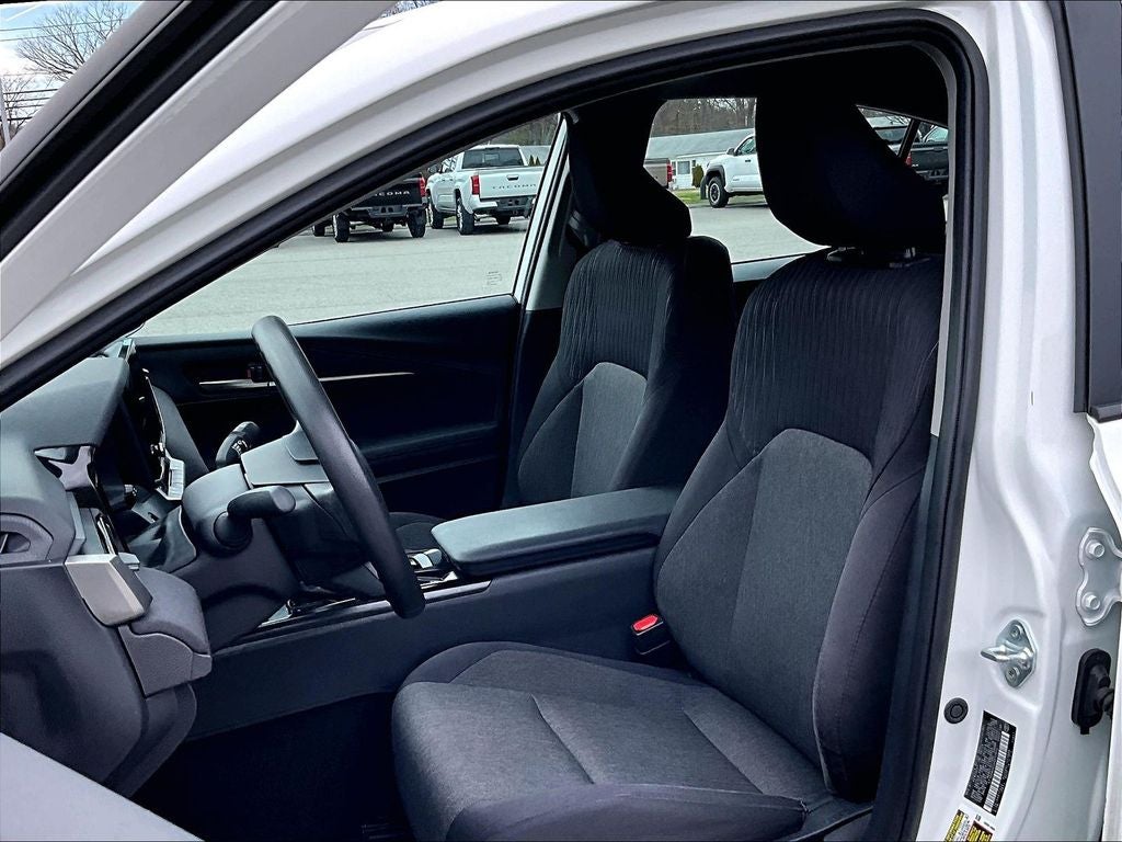 2025 Toyota Camry LE (SE)
