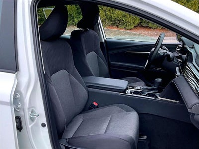 2025 Toyota Camry LE (SE)