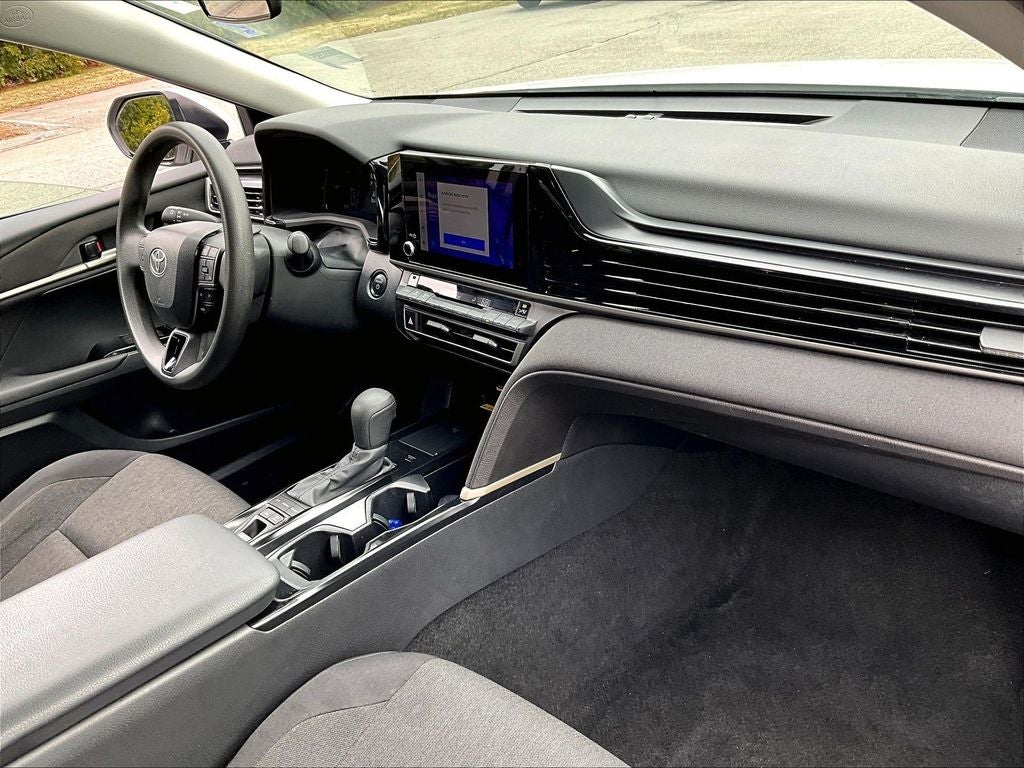 2025 Toyota Camry LE (SE)