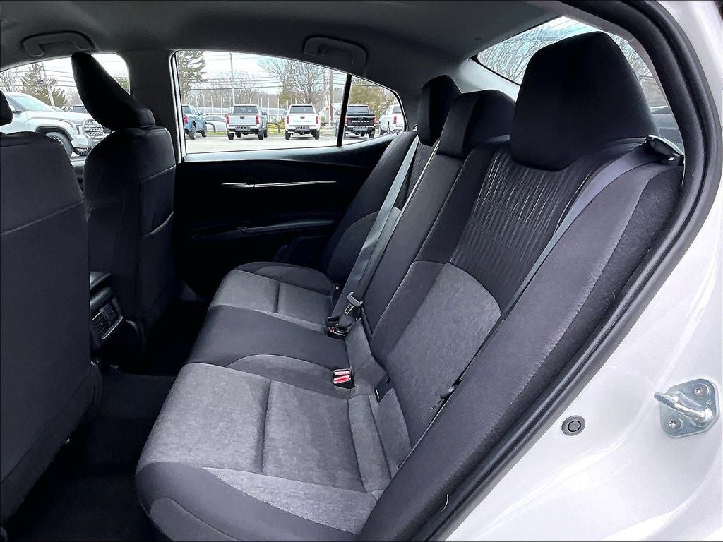 2025 Toyota Camry LE (SE)