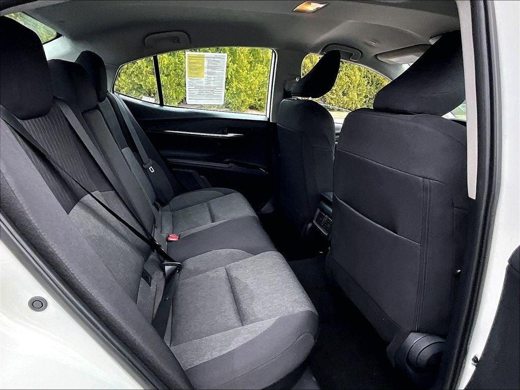 2025 Toyota Camry LE (SE)