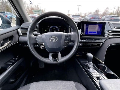 2025 Toyota Camry LE (SE)