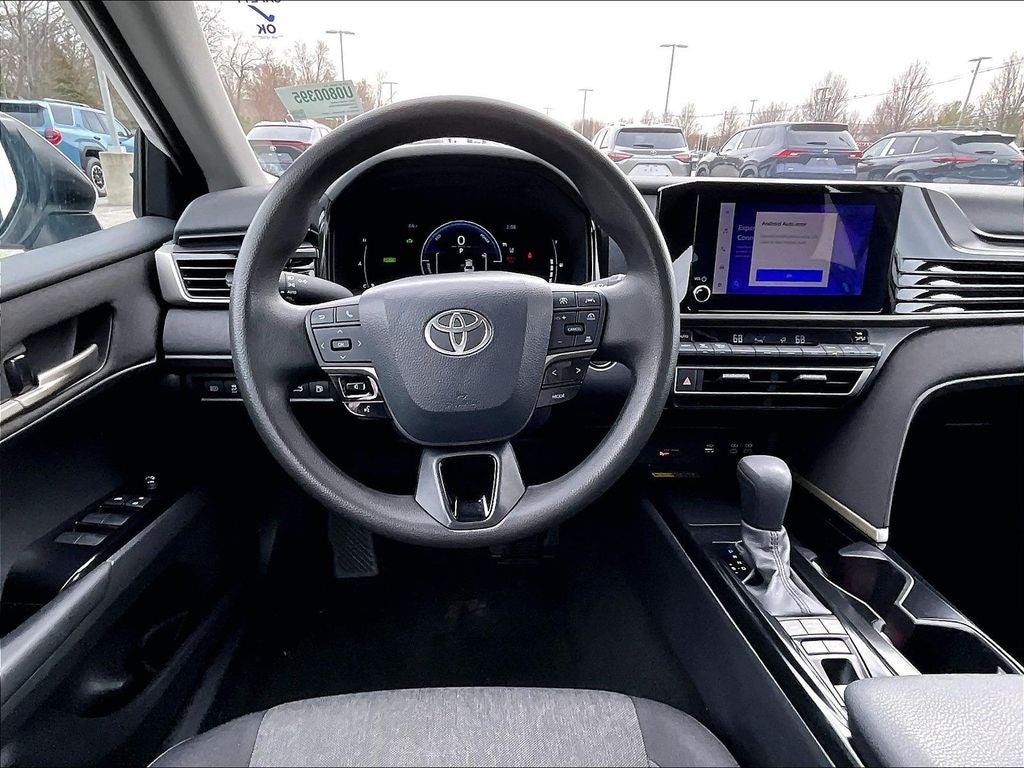 2025 Toyota Camry LE (SE)