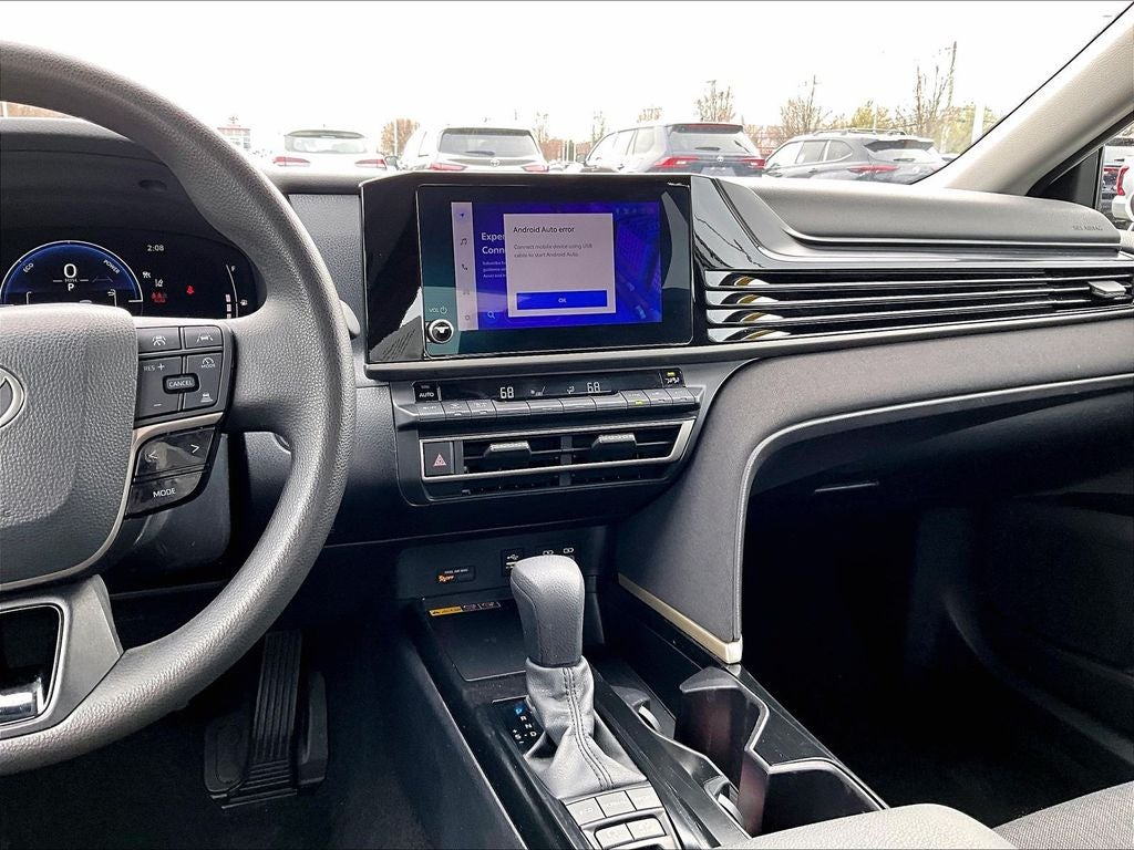 2025 Toyota Camry LE (SE)