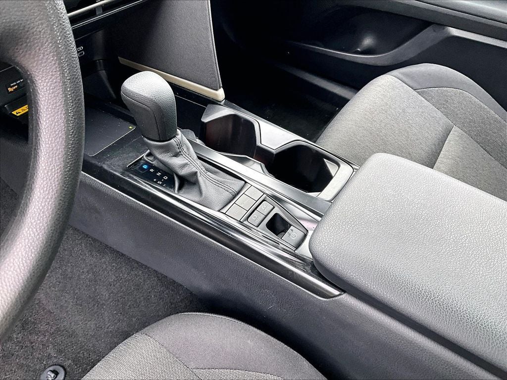 2025 Toyota Camry LE (SE)