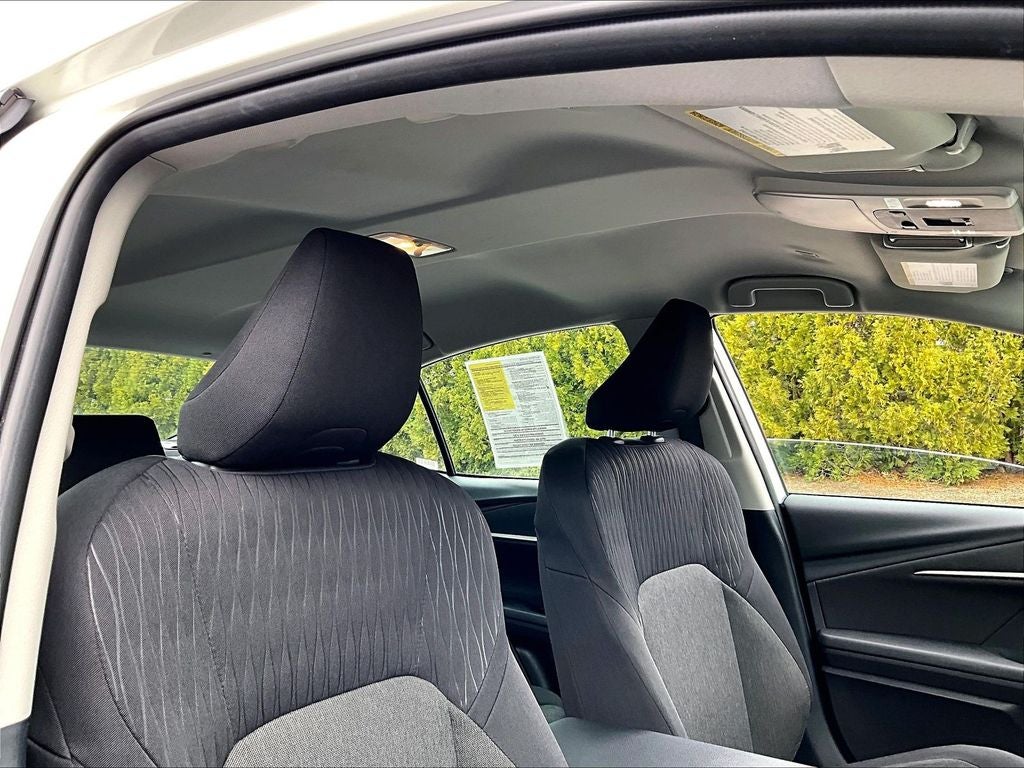 2025 Toyota Camry LE (SE)