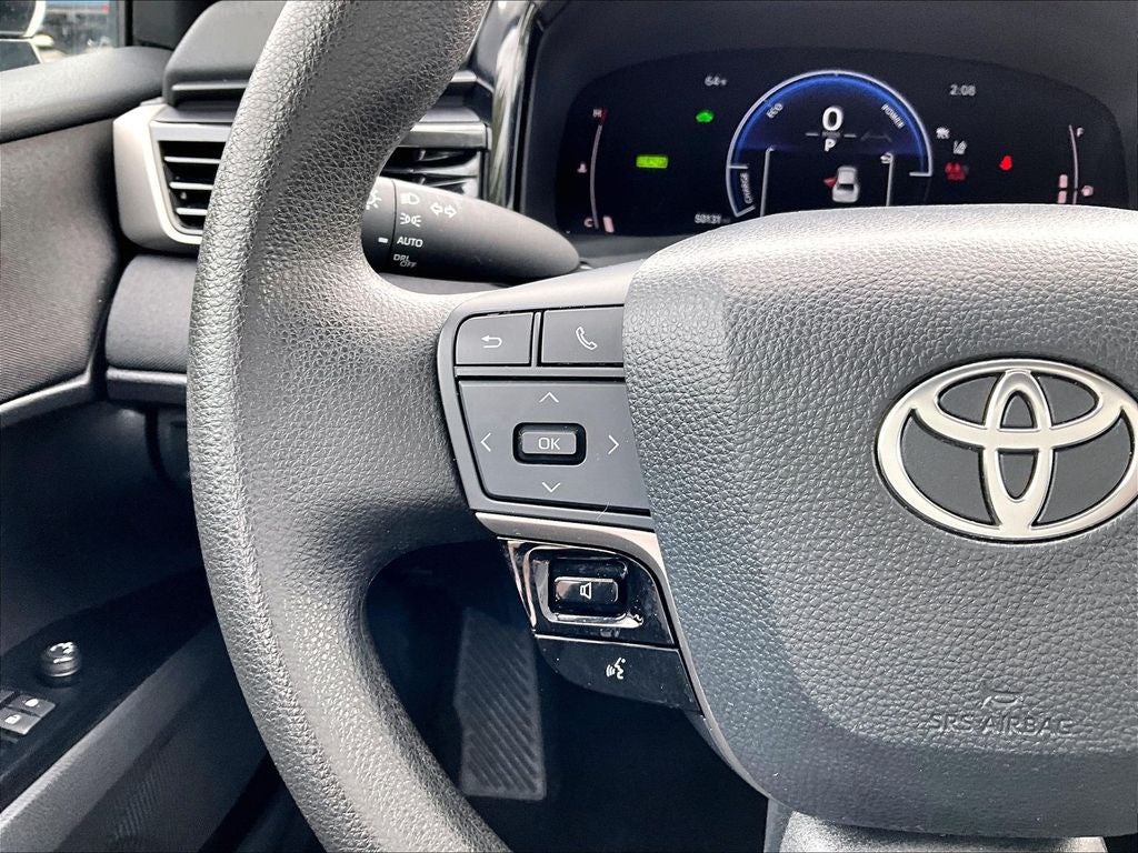 2025 Toyota Camry LE (SE)