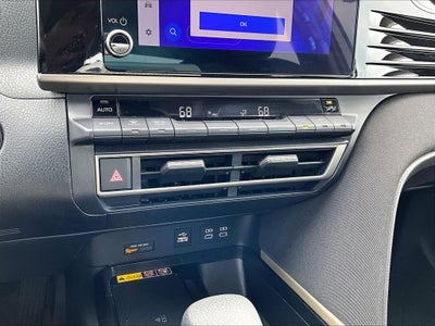 2025 Toyota Camry LE (SE)