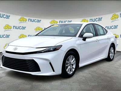 2025 Toyota Camry LE (SE)