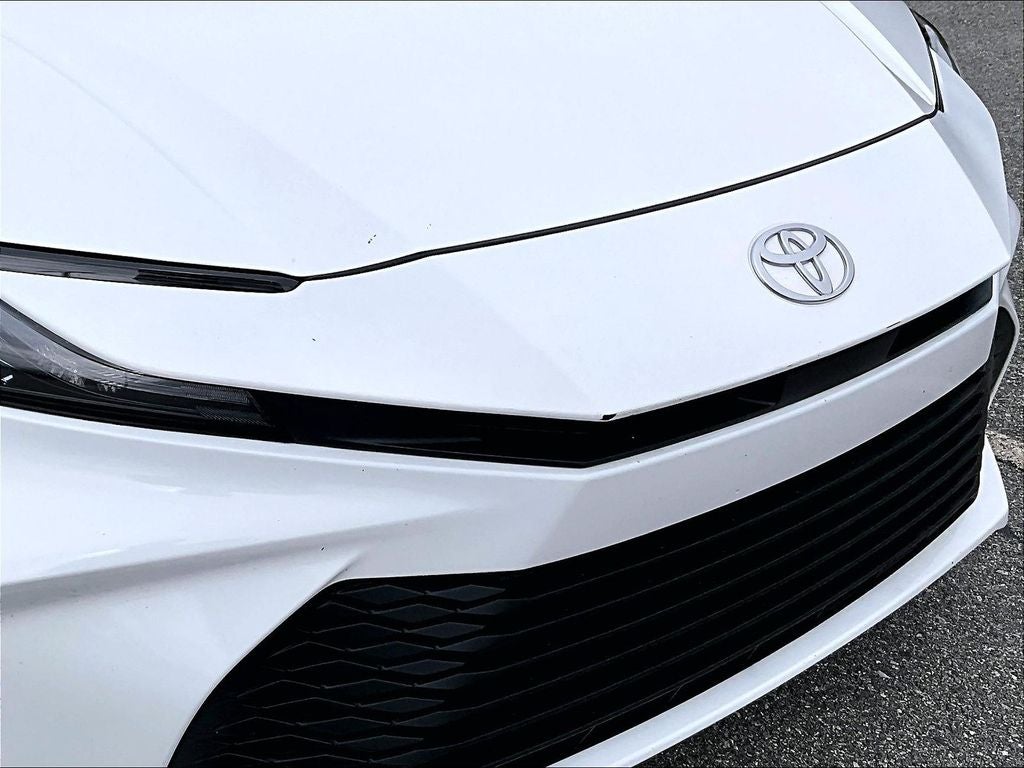 2025 Toyota Camry LE (SE)
