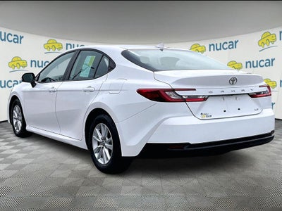 2025 Toyota Camry LE (SE)