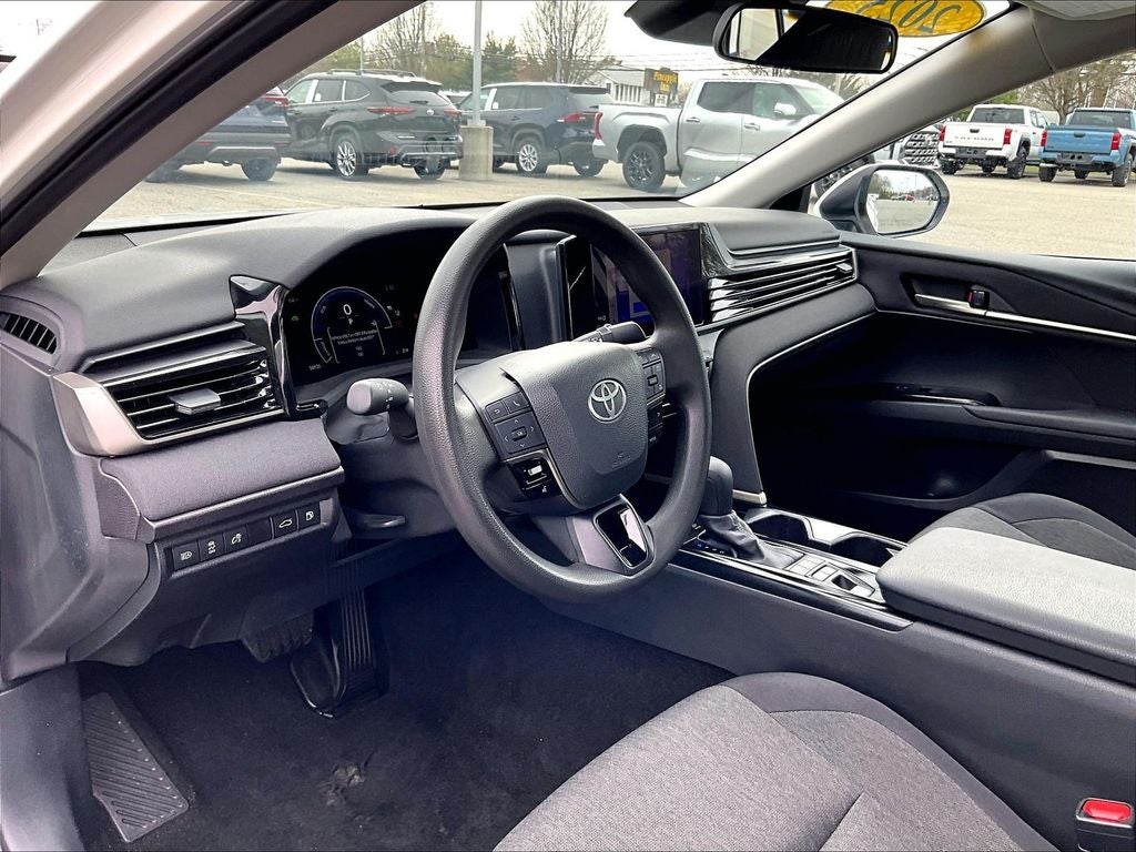 2025 Toyota Camry LE (SE)