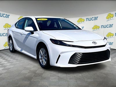 2025 Toyota Camry LE (SE)