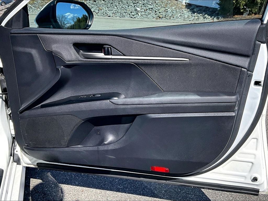 2025 Toyota Camry LE (SE)