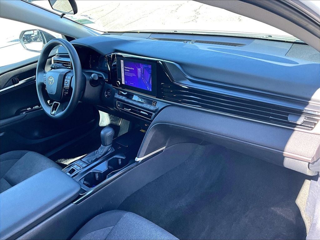 2025 Toyota Camry LE (SE)