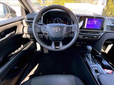 2025 Toyota Camry LE (SE)