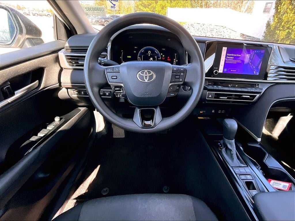 2025 Toyota Camry LE (SE)