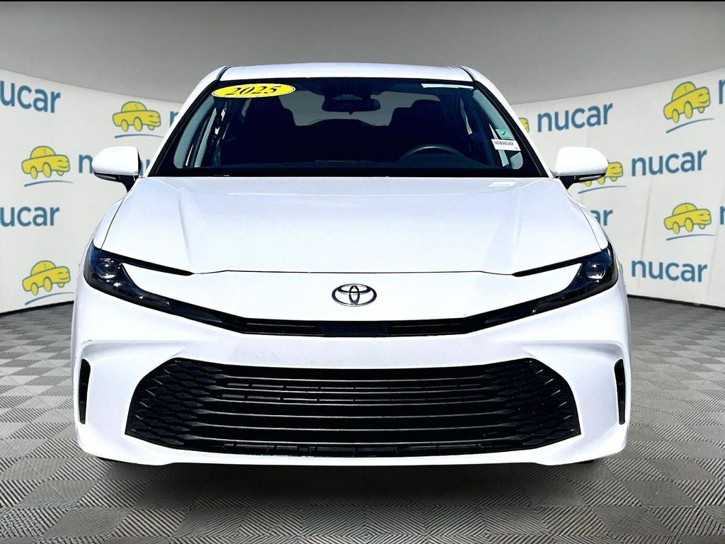 2025 Toyota Camry LE (SE)