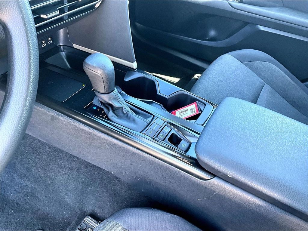 2025 Toyota Camry LE (SE)