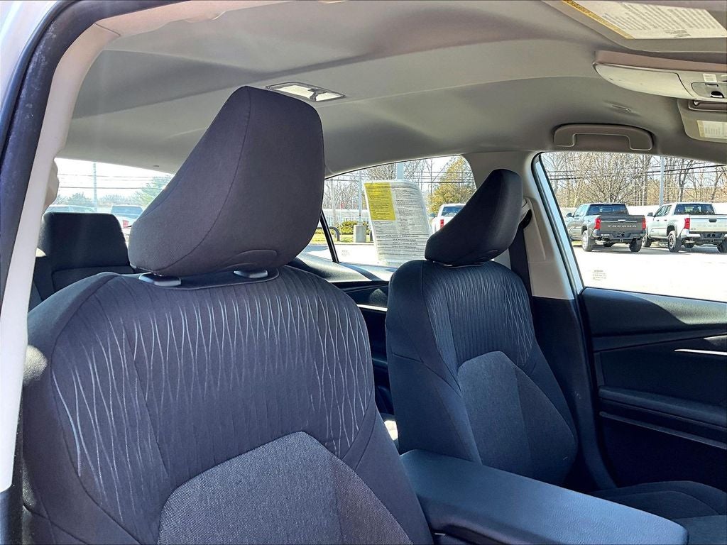 2025 Toyota Camry LE (SE)