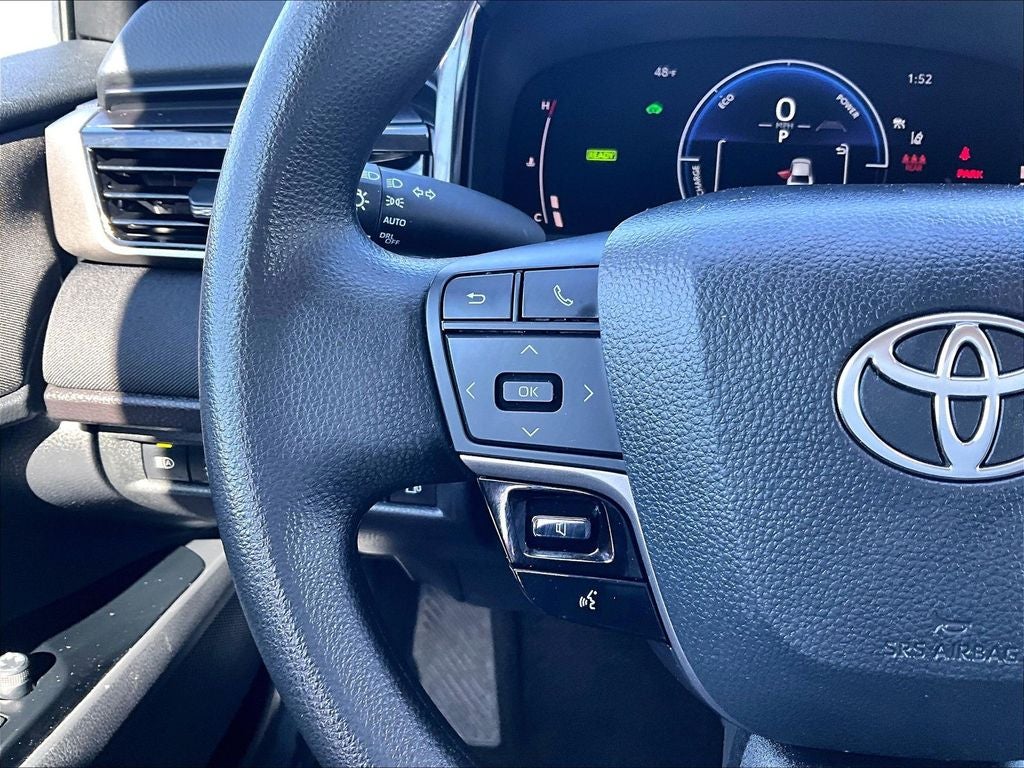 2025 Toyota Camry LE (SE)