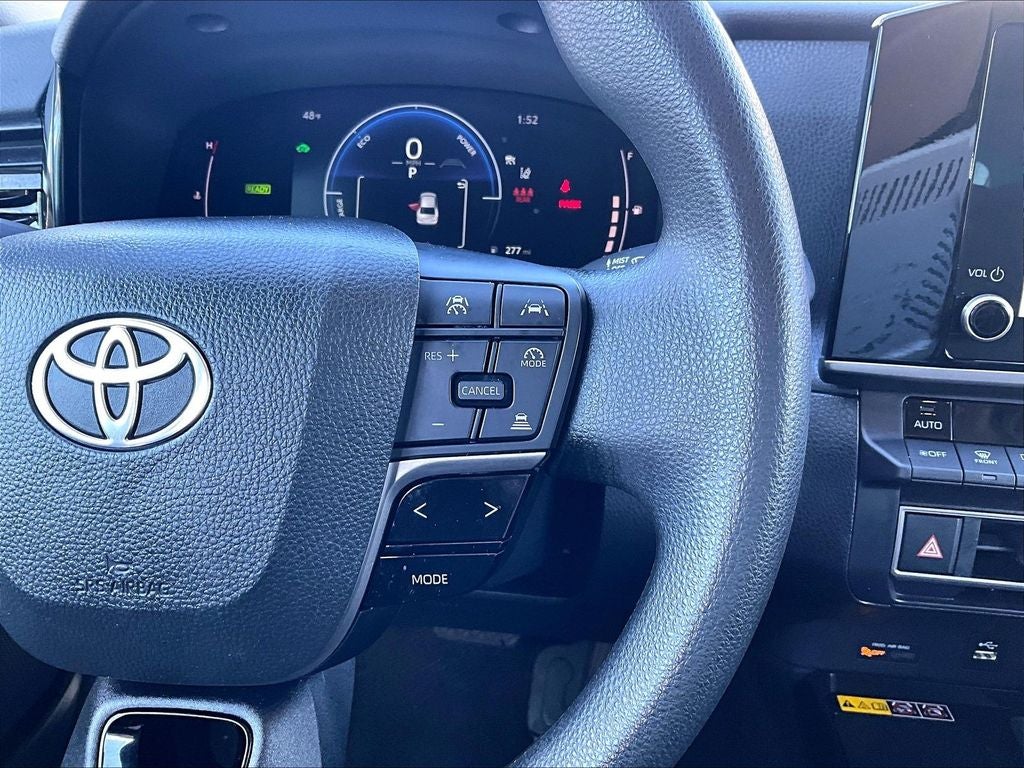 2025 Toyota Camry LE (SE)