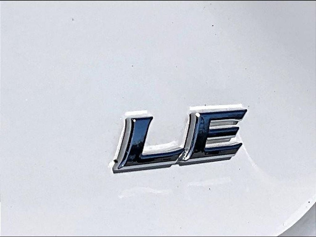 2025 Toyota Camry LE (SE)