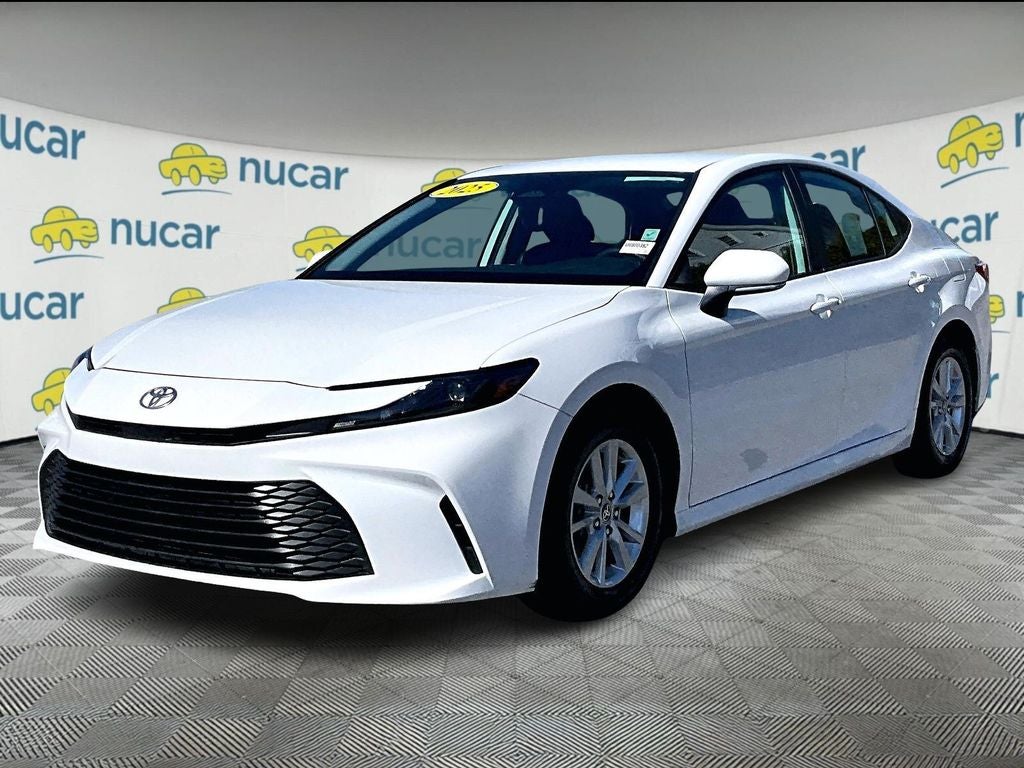 2025 Toyota Camry LE (SE)