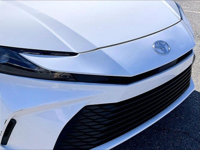 2025 Toyota Camry LE (SE)