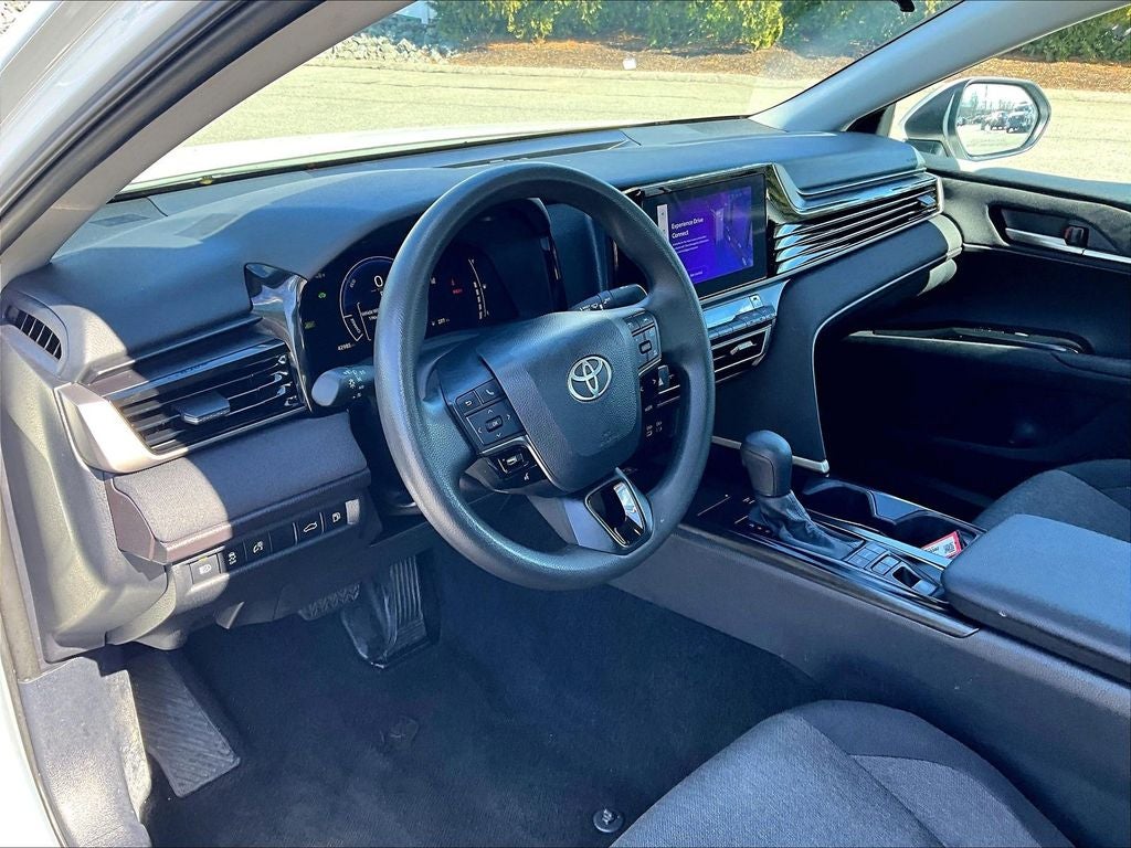 2025 Toyota Camry LE (SE)