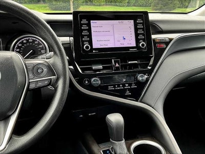2024 Toyota Camry LE Auto (SE)