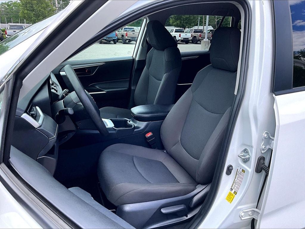2025 Toyota RAV4 Hybrid LE