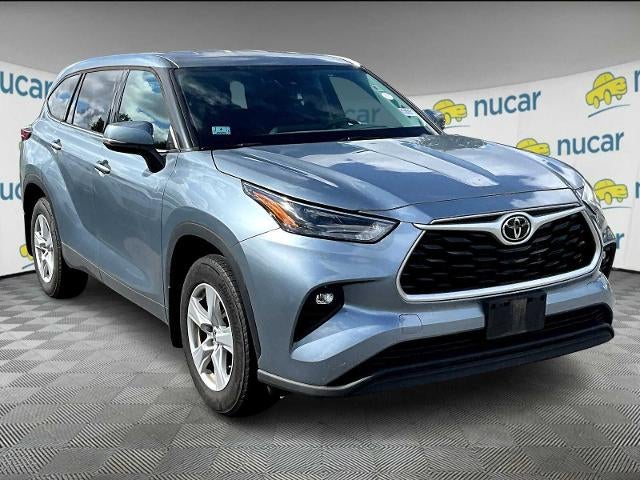 2022 Toyota Highlander LE AWD (SE)