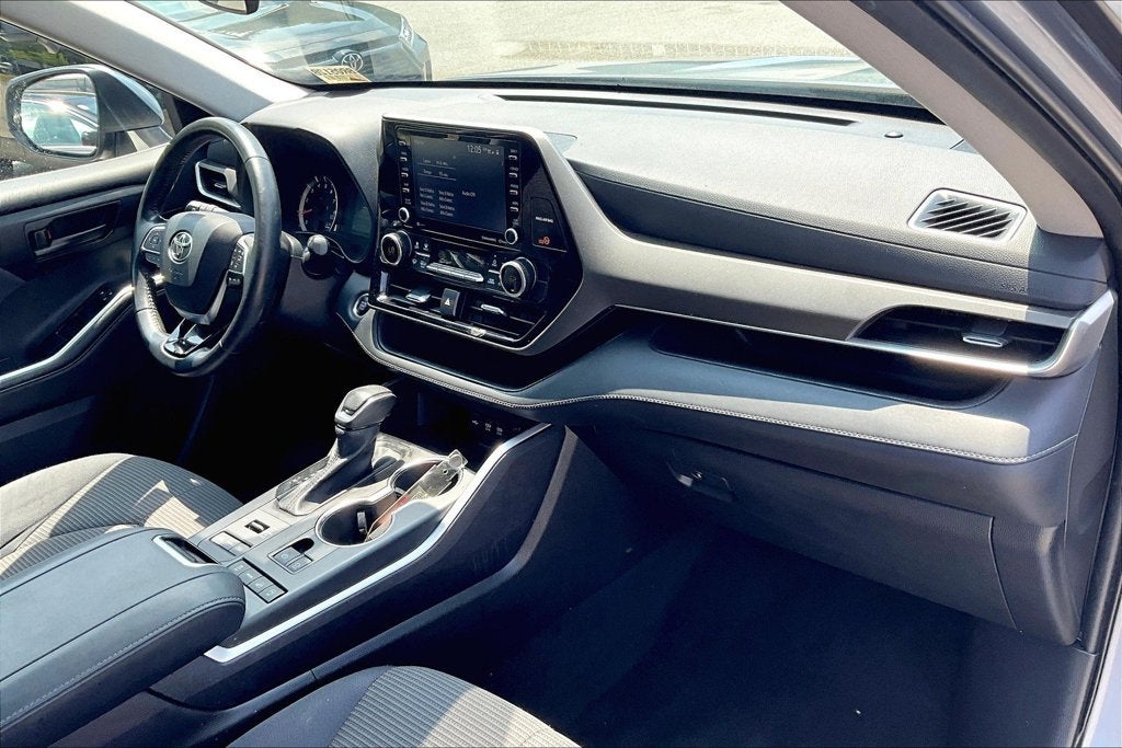 2021 Toyota Highlander LE