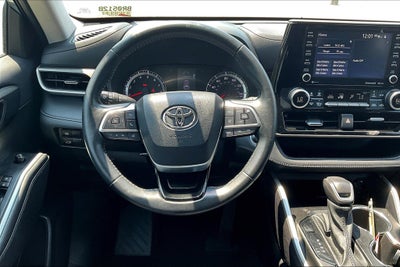 2021 Toyota Highlander LE