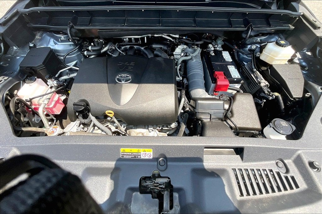 2021 Toyota Highlander LE