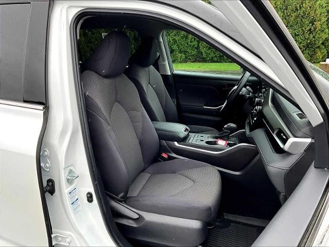 2022 Toyota Highlander LE AWD (SE)