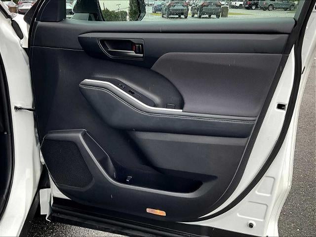 2022 Toyota Highlander LE AWD (SE)