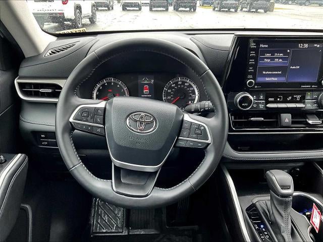 2022 Toyota Highlander LE AWD (SE)