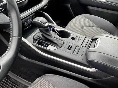 2022 Toyota Highlander LE AWD (SE)
