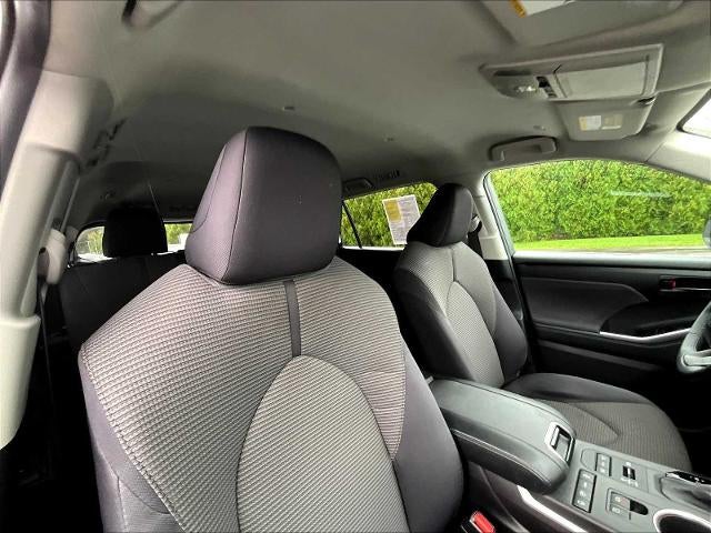 2022 Toyota Highlander LE AWD (SE)