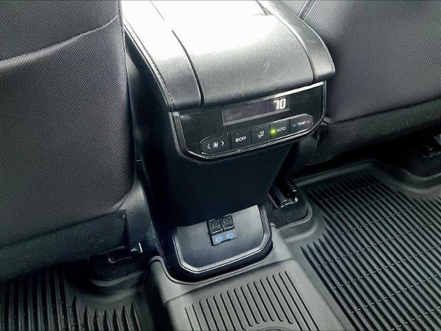 2022 Toyota Highlander LE AWD (SE)