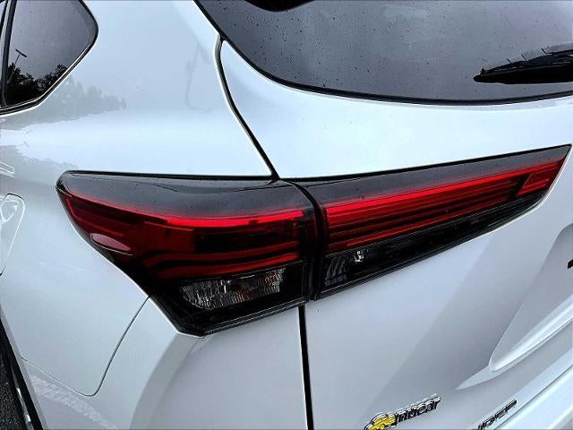 2022 Toyota Highlander LE AWD (SE)