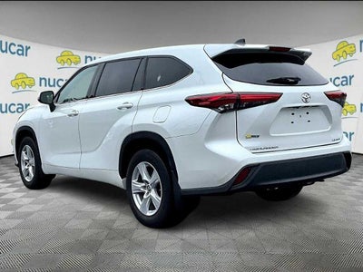 2022 Toyota Highlander LE AWD (SE)