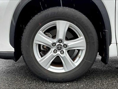 2022 Toyota Highlander LE AWD (SE)