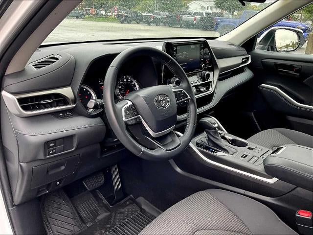 2022 Toyota Highlander LE AWD (SE)