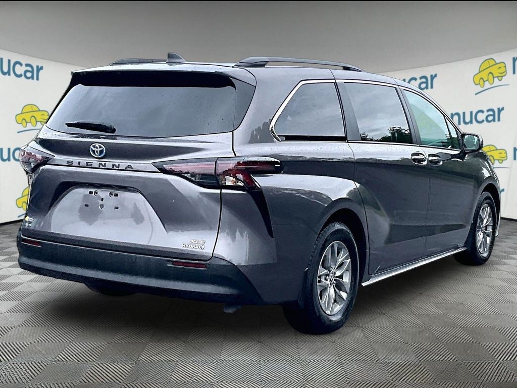 2023 Toyota Sienna XLE 7 Passenger