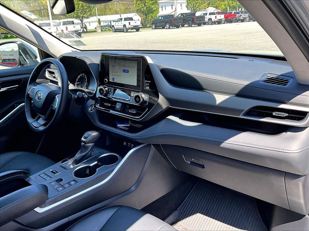 2025 Toyota Highlander XLE