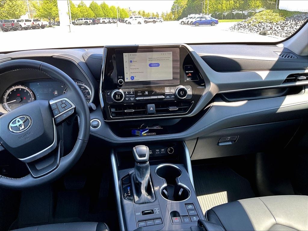 2025 Toyota Highlander XLE